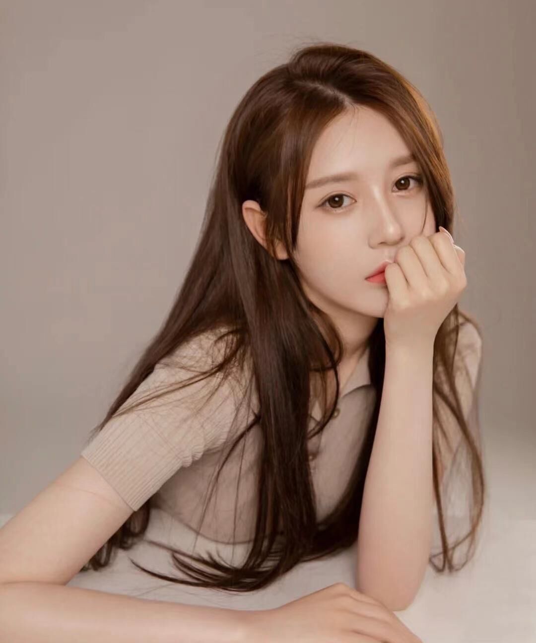 21岁清纯小白兔，可以接吻可以69，真人